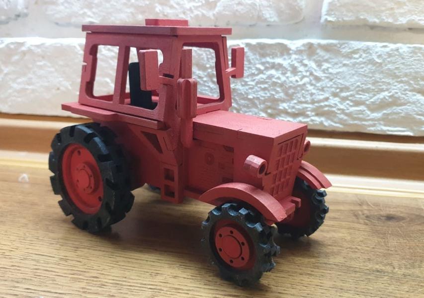 игрушечный трактор