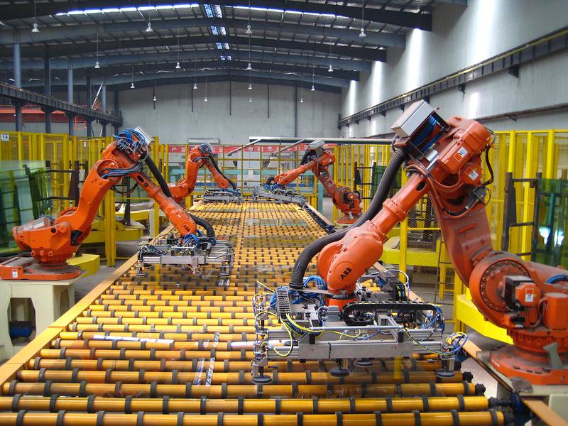 фото роботов на производстве