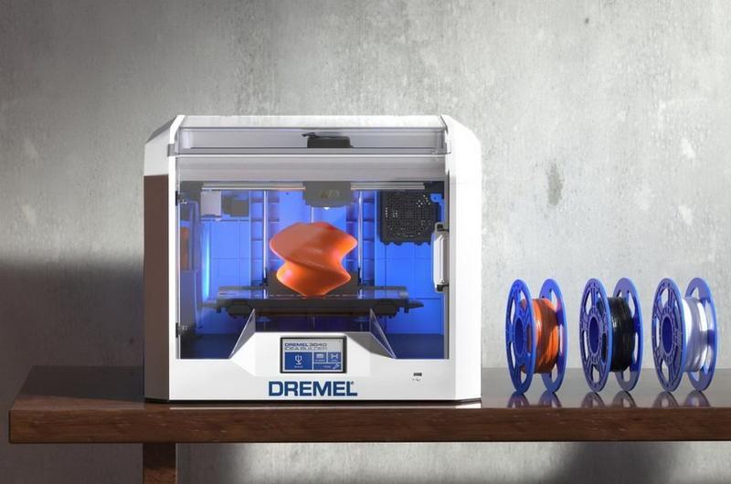 3D принтер Dremel 3D40 на столе