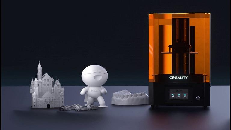 3D принтер Creality LD-006 с примерами изделий