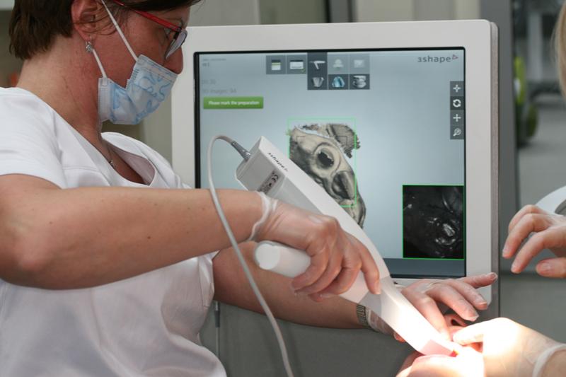 процесс сканирования рта